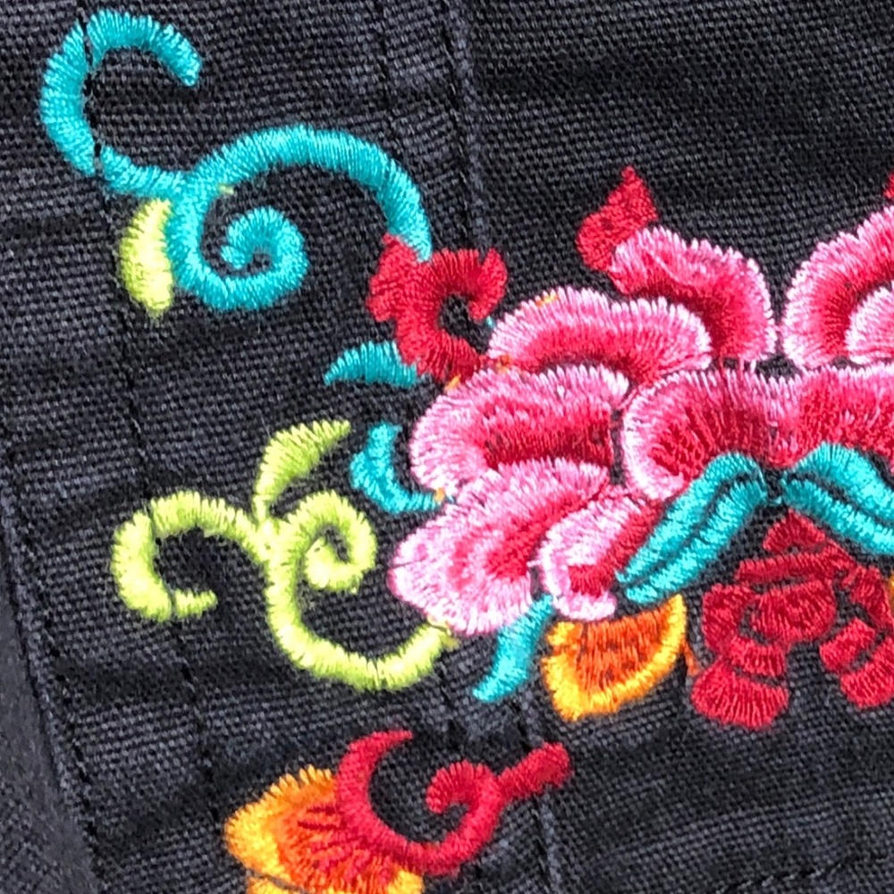 2 Friends Black Embroidered Crop Adjustable Drawstring Leg Capri Pants Size 10 - Picture 10 of 11